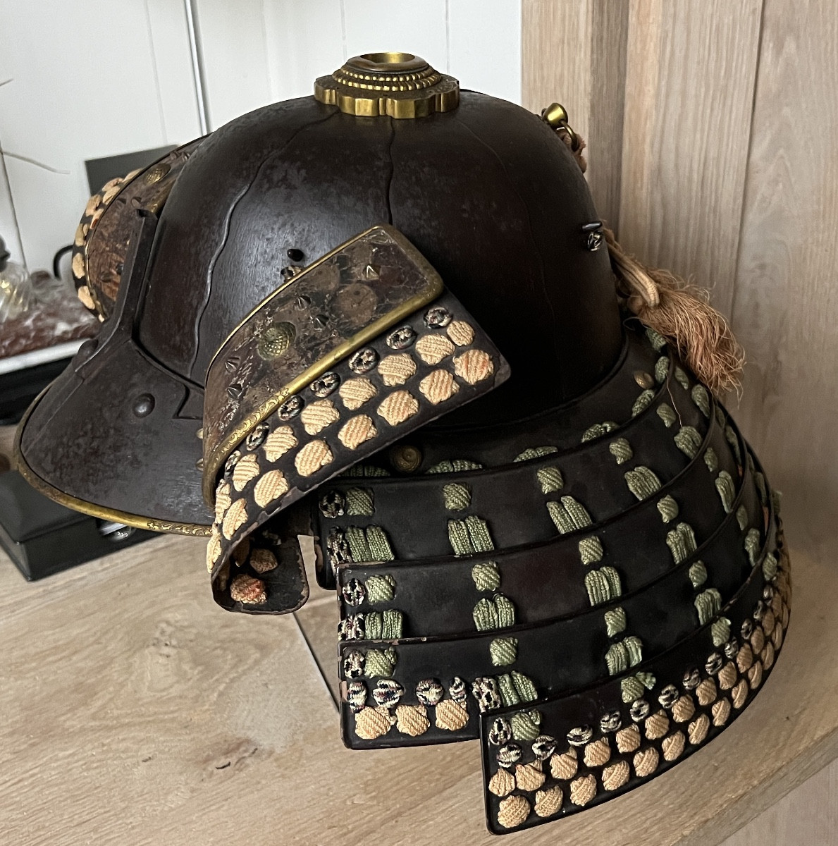 casque de samurai en fer patiné