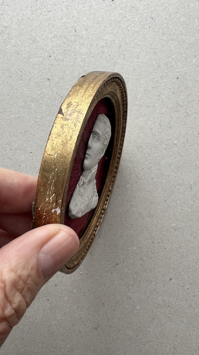 miniature de portret du Duc de  Wellington en biscuit-photo-4