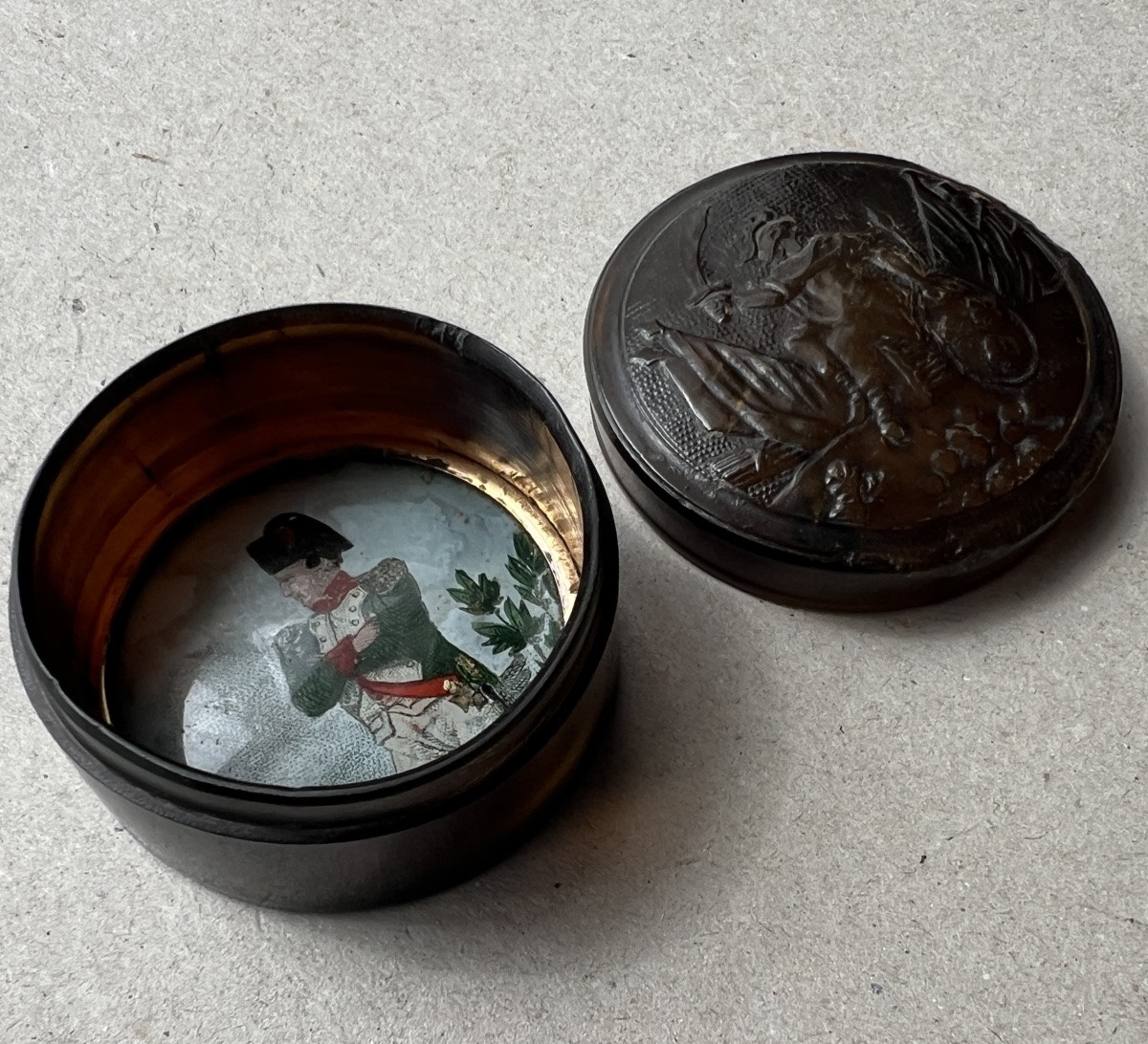 Pressed Horn Snuff Box  Royaliste And Napoleon In Secret Inside-photo-3