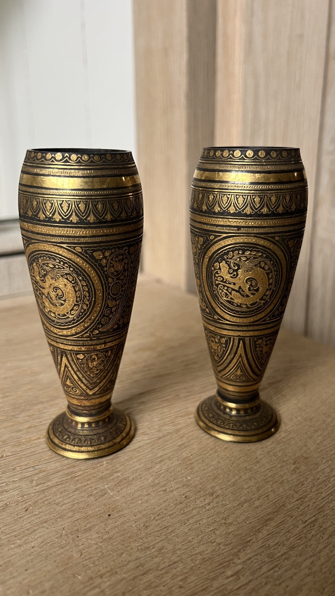 paire de vases en fer damasquiné de Tolède