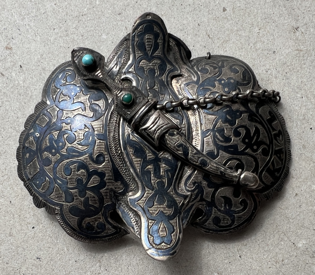 boucle de ceinturon caucasien en argent niellé