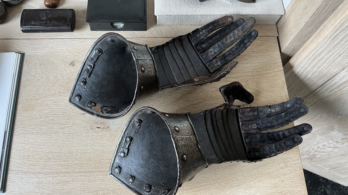 paire de gantelets d'armure mediéval-photo-7