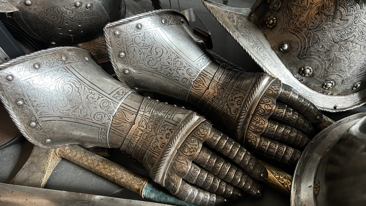 paire de gantelets d'armure mediéval-photo-8