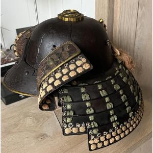 casque de samurai en fer patiné