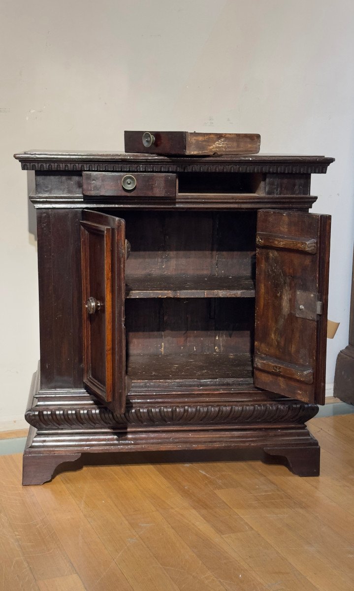 16th Century Renaissance Small Sideboard In Solid Walnut-photo-3