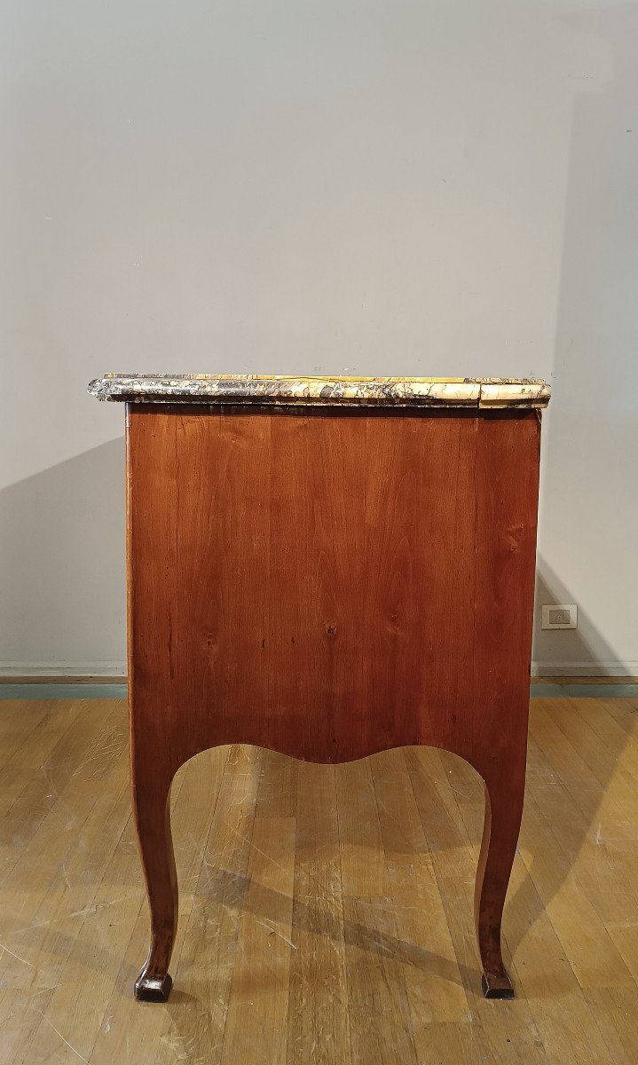COMMODE EN MARBRE JAUNE SIENNESE DEUXIÈME MOITIÉ DU 18ème SIÈCLE-photo-3