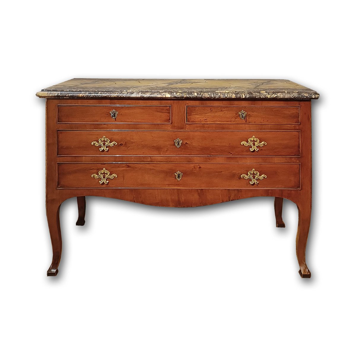 COMMODE EN MARBRE JAUNE SIENNESE DEUXIÈME MOITIÉ DU 18ème SIÈCLE