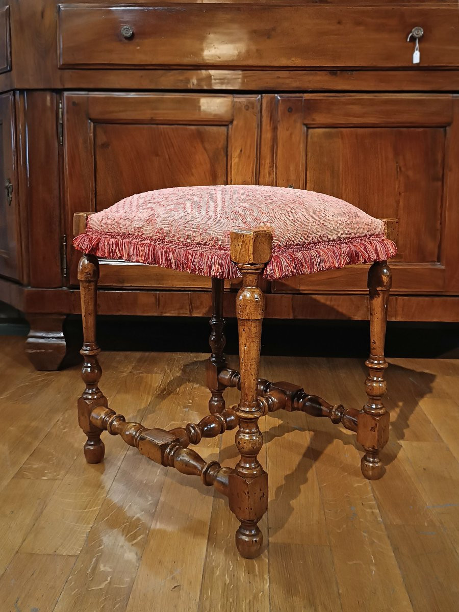 Late 17th Century Pair Of Walnut Stools -photo-8