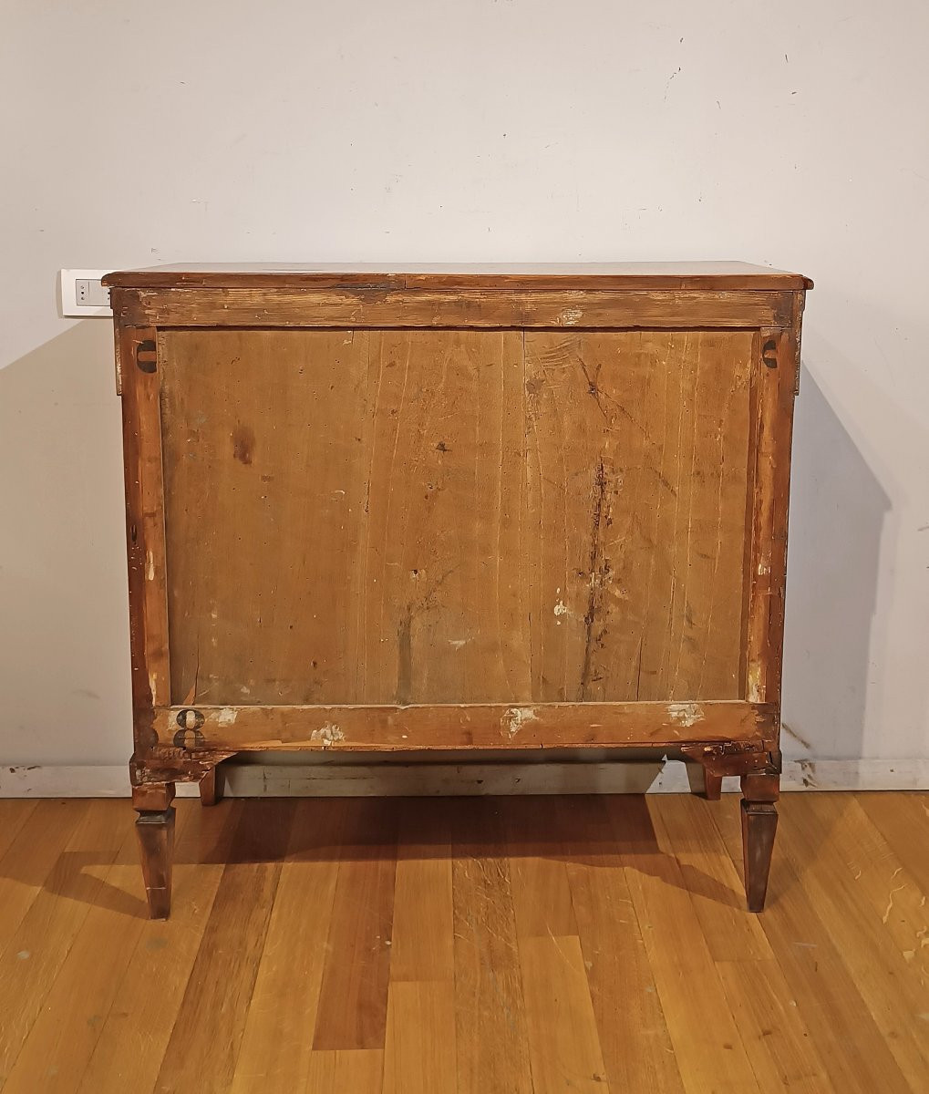 Late 18th Century Tuscan Neoclassical Chest Of Drawers In Cherry-photo-4