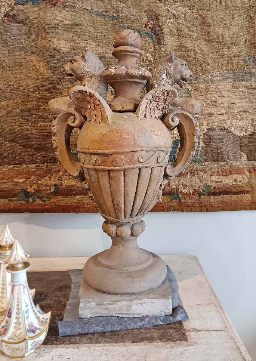 Late 18th Century Pair Of Neoclassical Terracotta Vases -photo-3
