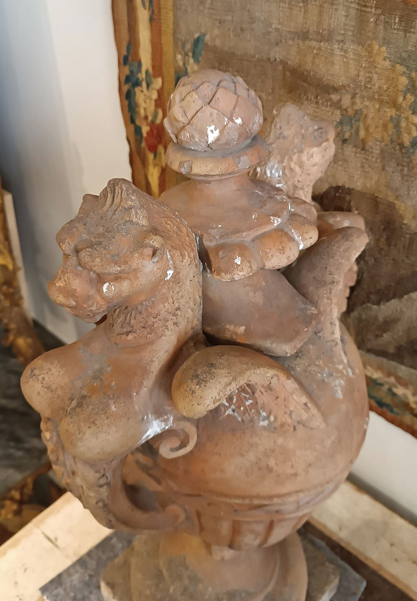 Late 18th Century Pair Of Neoclassical Terracotta Vases -photo-2