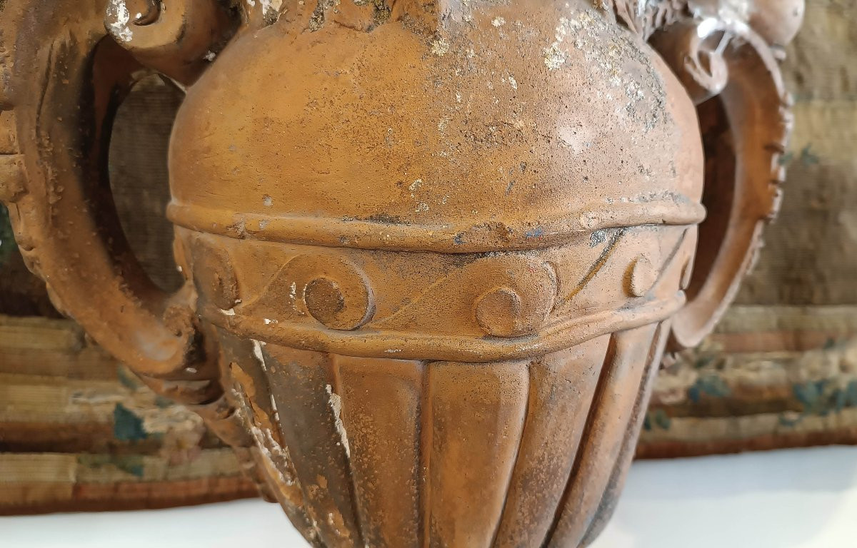 Late 18th Century Pair Of Neoclassical Terracotta Vases -photo-3