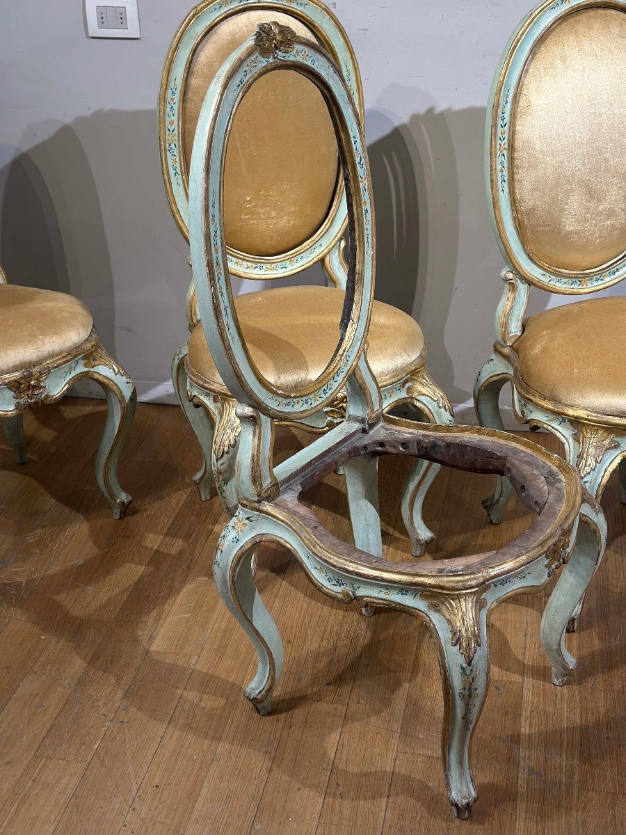 SIX CHAISES LOUIS XV EN BOIS LAQUÉ, PEINT ET DORÉ MILIEU DU 18ème SIÈCLE-photo-2