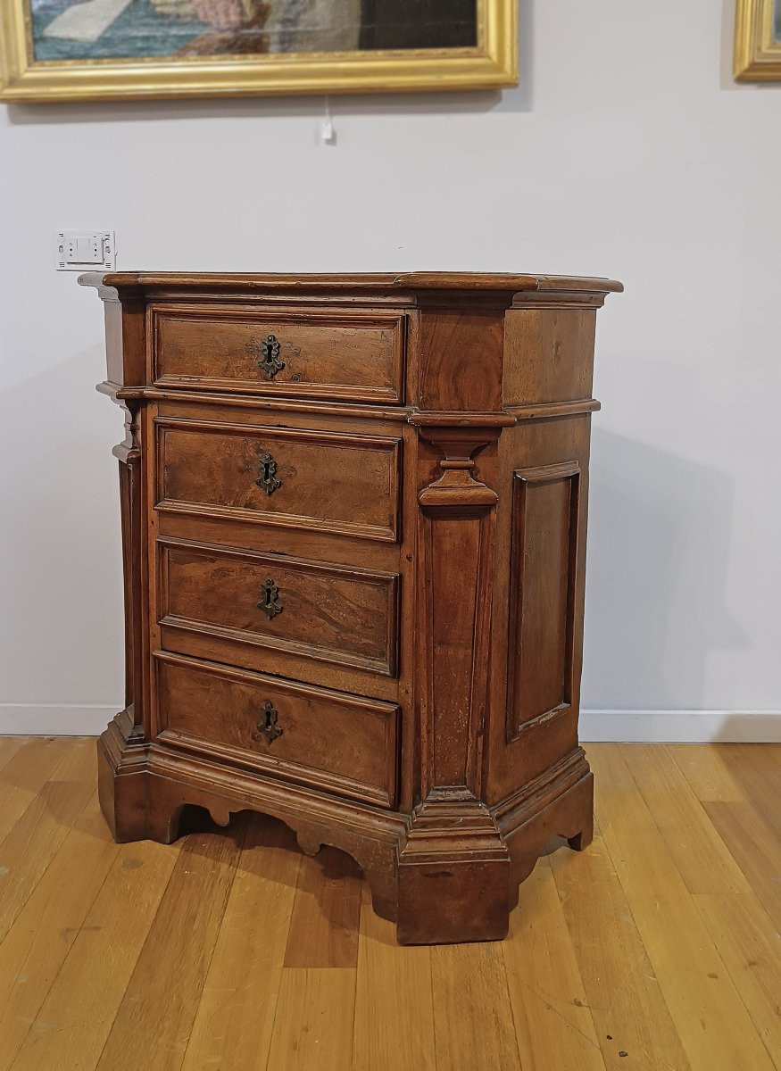 PETITE COMMODE EN NOYER DÉBUT DU 18ème SIÈCLE-photo-3