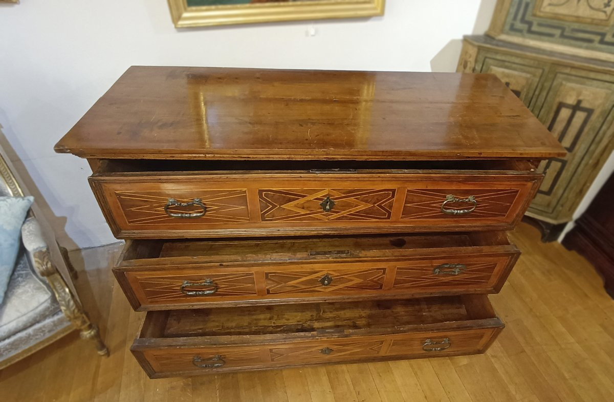 COMMODE EN NOYER AVEC INCRUSTATIONS LOUIS XIV FIN DU 17ème SIÈCLE-photo-1