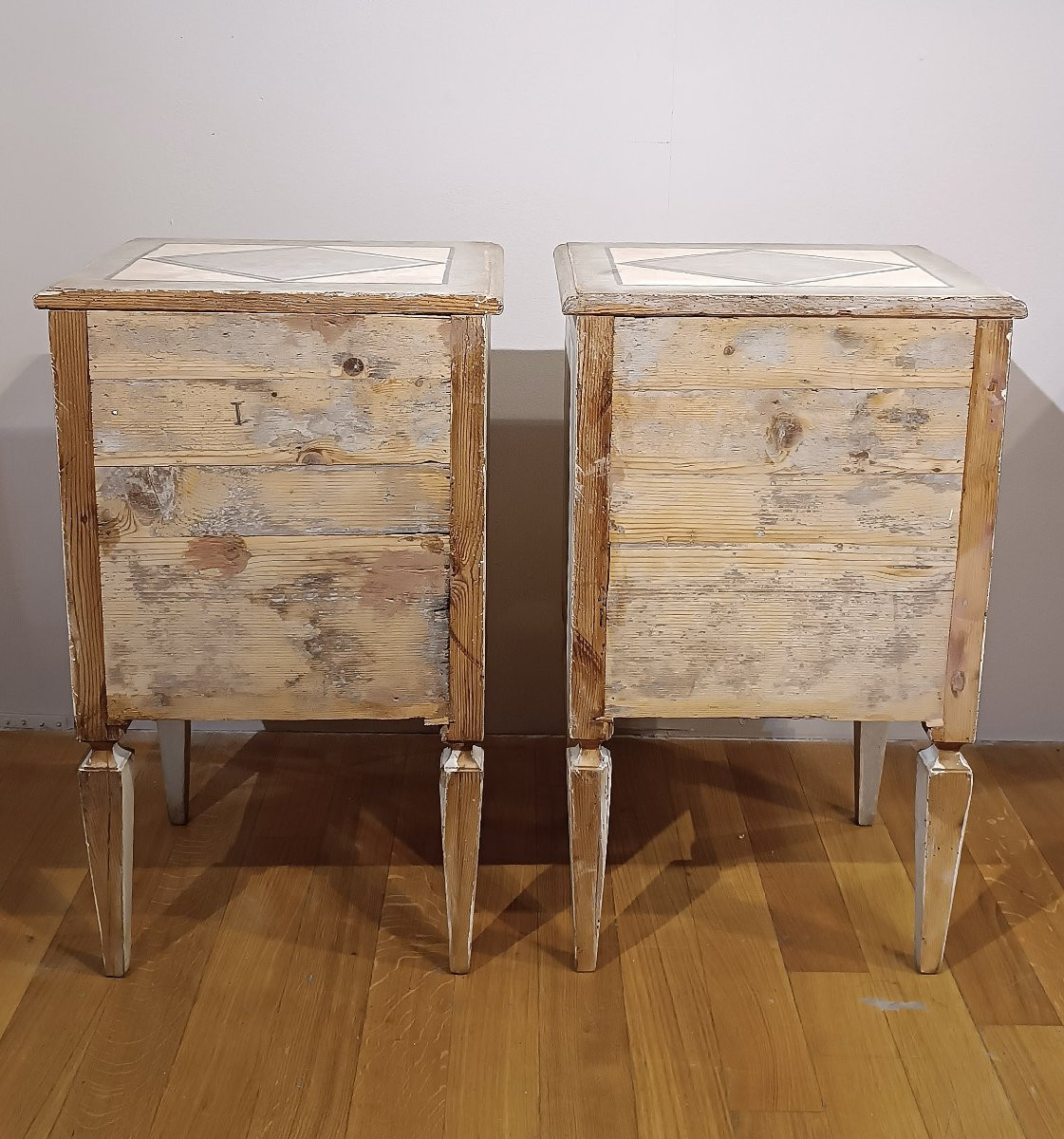 PAIRE DE TABLES DE CHEVET NÉOCLASSIQUES PEINTES DÉBUT DU 19ème SIÈCLE-photo-4