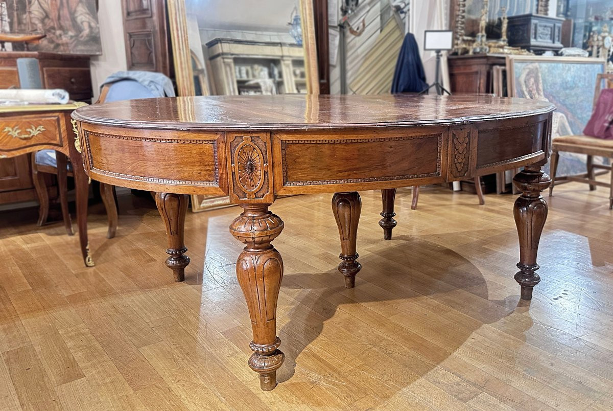 TABLE OVALE EN NOYER SCULPTÉE MILIEU DU 19ème SIÈCLE-photo-2