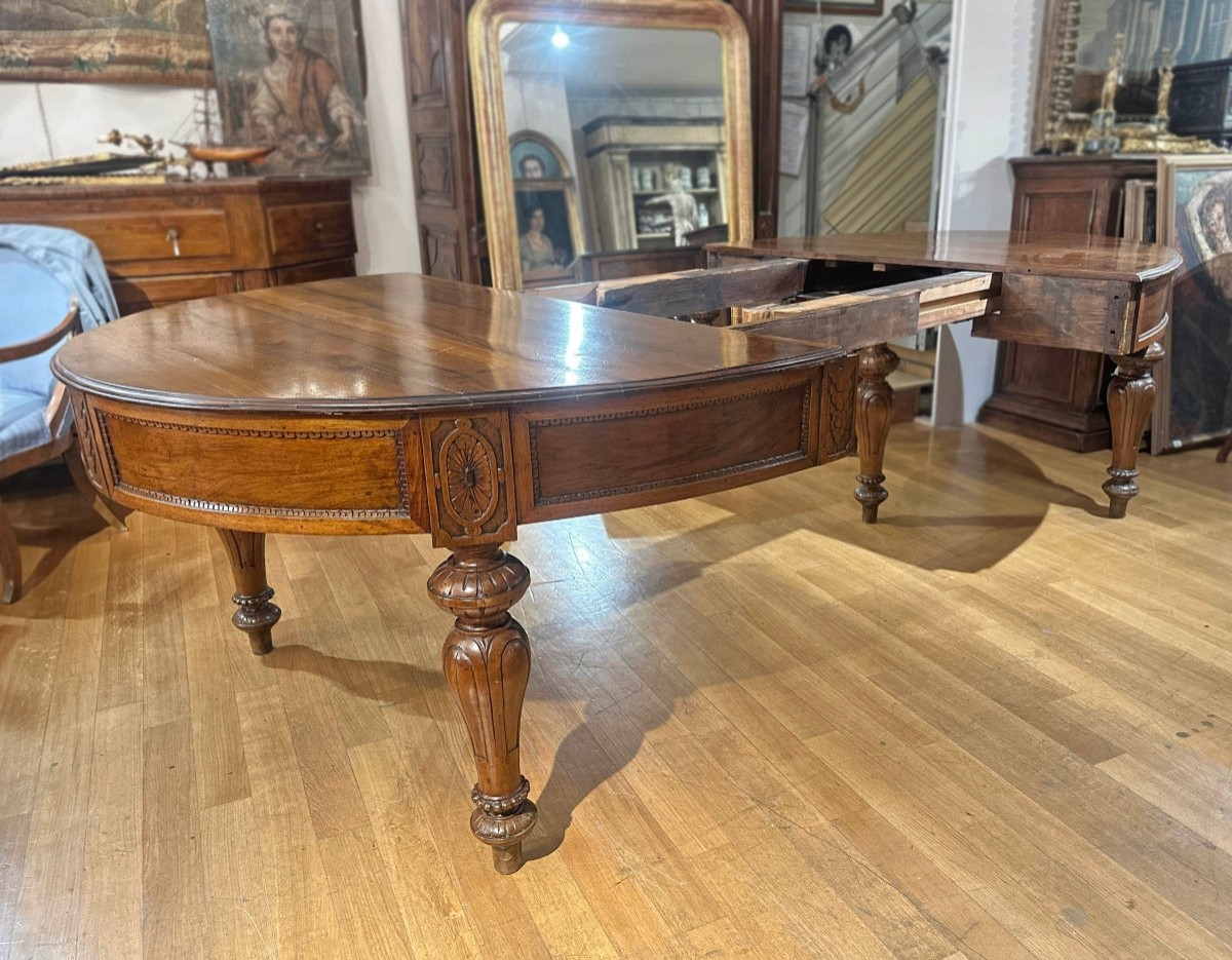 TABLE OVALE EN NOYER SCULPTÉE MILIEU DU 19ème SIÈCLE-photo-1