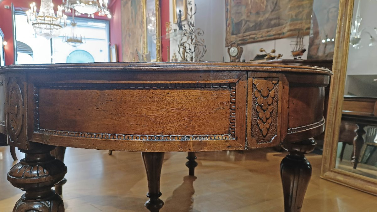 TABLE OVALE EN NOYER SCULPTÉE MILIEU DU 19ème SIÈCLE-photo-3