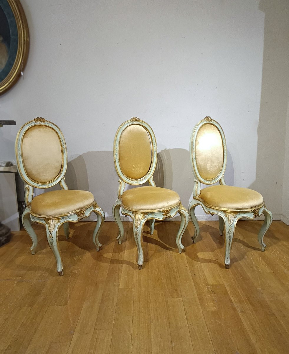 SIX CHAISES LOUIS XV EN BOIS LAQUÉ, PEINT ET DORÉ MILIEU DU 18ème SIÈCLE-photo-2