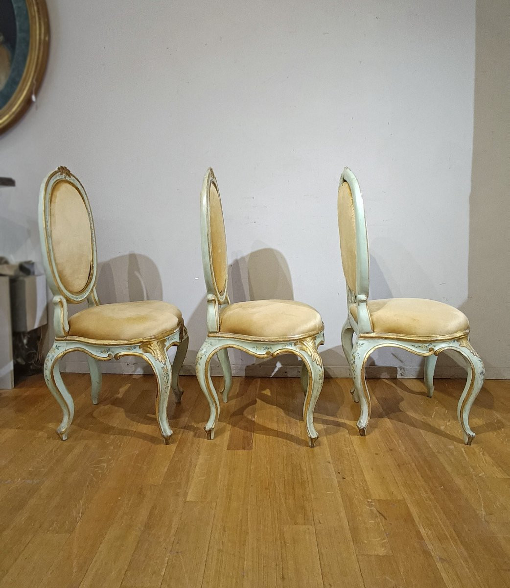 SIX CHAISES LOUIS XV EN BOIS LAQUÉ, PEINT ET DORÉ MILIEU DU 18ème SIÈCLE-photo-3