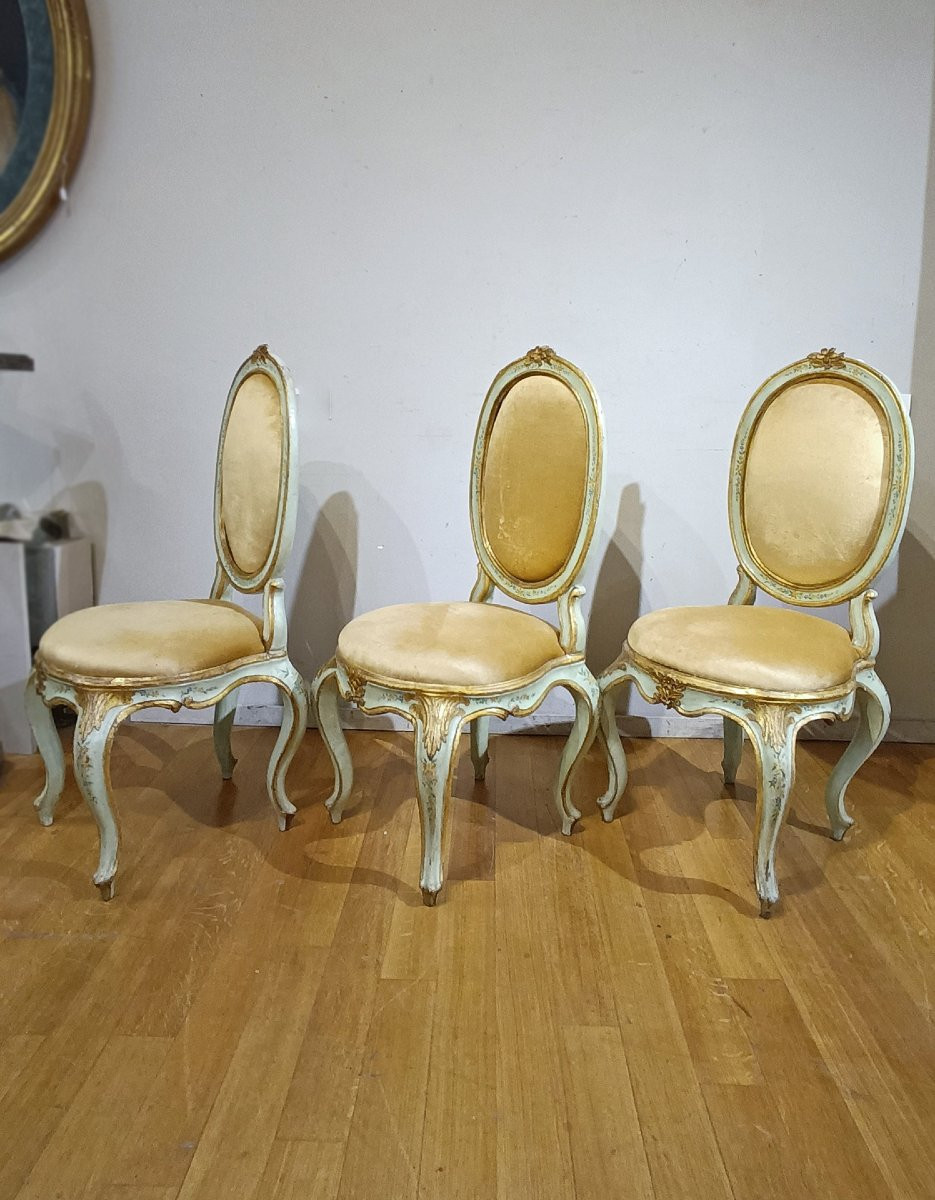 SIX CHAISES LOUIS XV EN BOIS LAQUÉ, PEINT ET DORÉ MILIEU DU 18ème SIÈCLE-photo-4