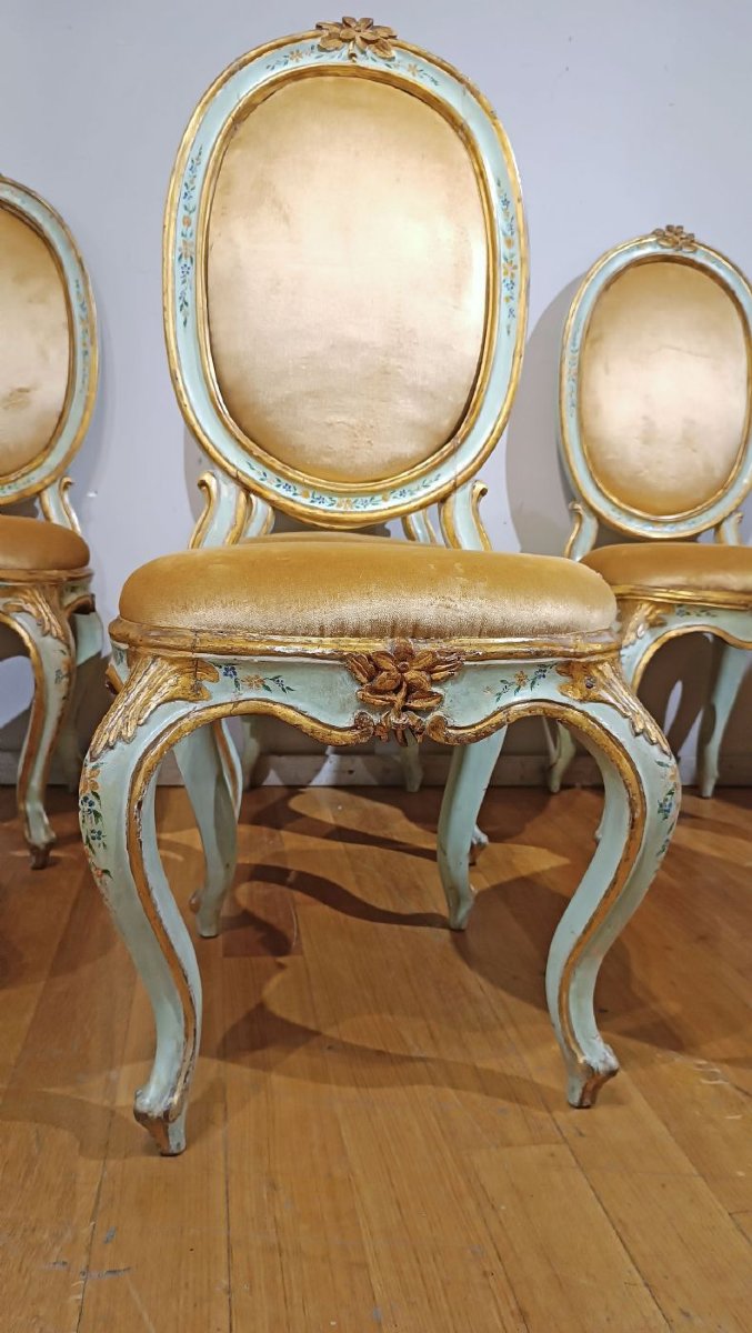 SIX CHAISES LOUIS XV EN BOIS LAQUÉ, PEINT ET DORÉ MILIEU DU 18ème SIÈCLE-photo-4