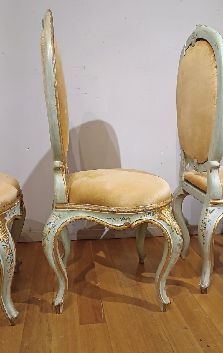 SIX CHAISES LOUIS XV EN BOIS LAQUÉ, PEINT ET DORÉ MILIEU DU 18ème SIÈCLE-photo-5