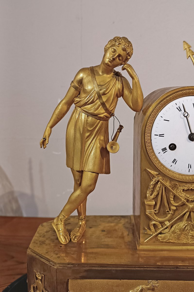 PENDULE EN BRONZE DORÉ À L'EFFIGIE D'ADONIS FIN DU 18ème SIÈCLE-photo-1