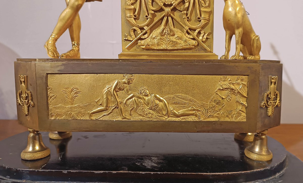 PENDULE EN BRONZE DORÉ À L'EFFIGIE D'ADONIS FIN DU 18ème SIÈCLE-photo-4