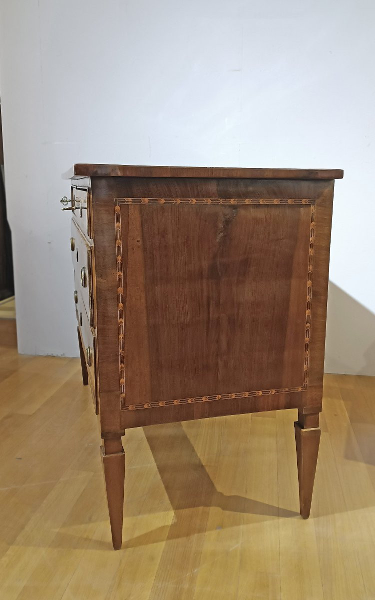 COMMODE NÉOCLASSIQUE EN PLUME DE NOYER SECONDE MOITIÉ DU 18ème SIÈCLE-photo-8