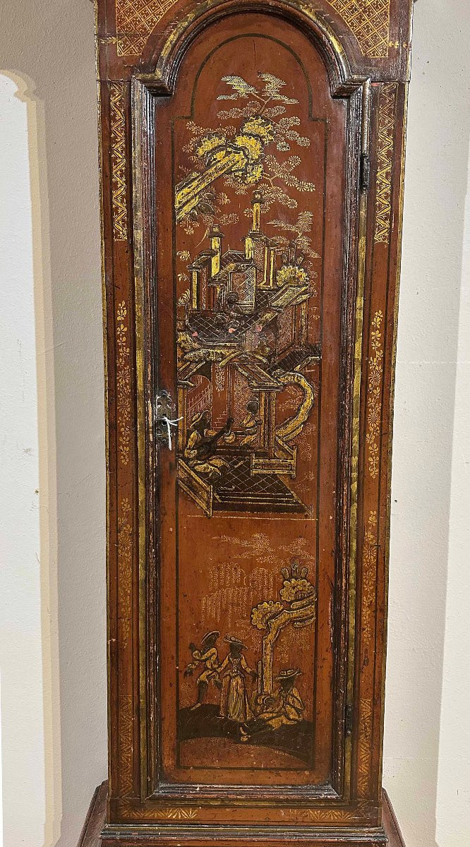 PENDULE À TOUR EN LAQUE VÉNITE MILIEU DU 18ème SIÈCLE-photo-2