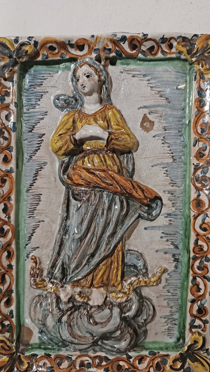 Late 17th Century Montelupo Majolica Plaque With Virgin -photo-2