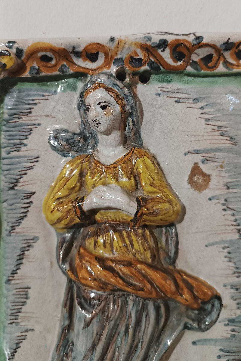 Late 17th Century Montelupo Majolica Plaque With Virgin -photo-3