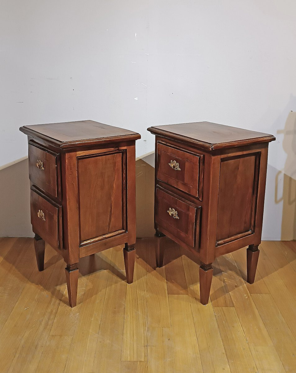 Second Half Of The 18th Century Pair Of Neoclassical Nightstands In Walnut With Inlays-photo-2