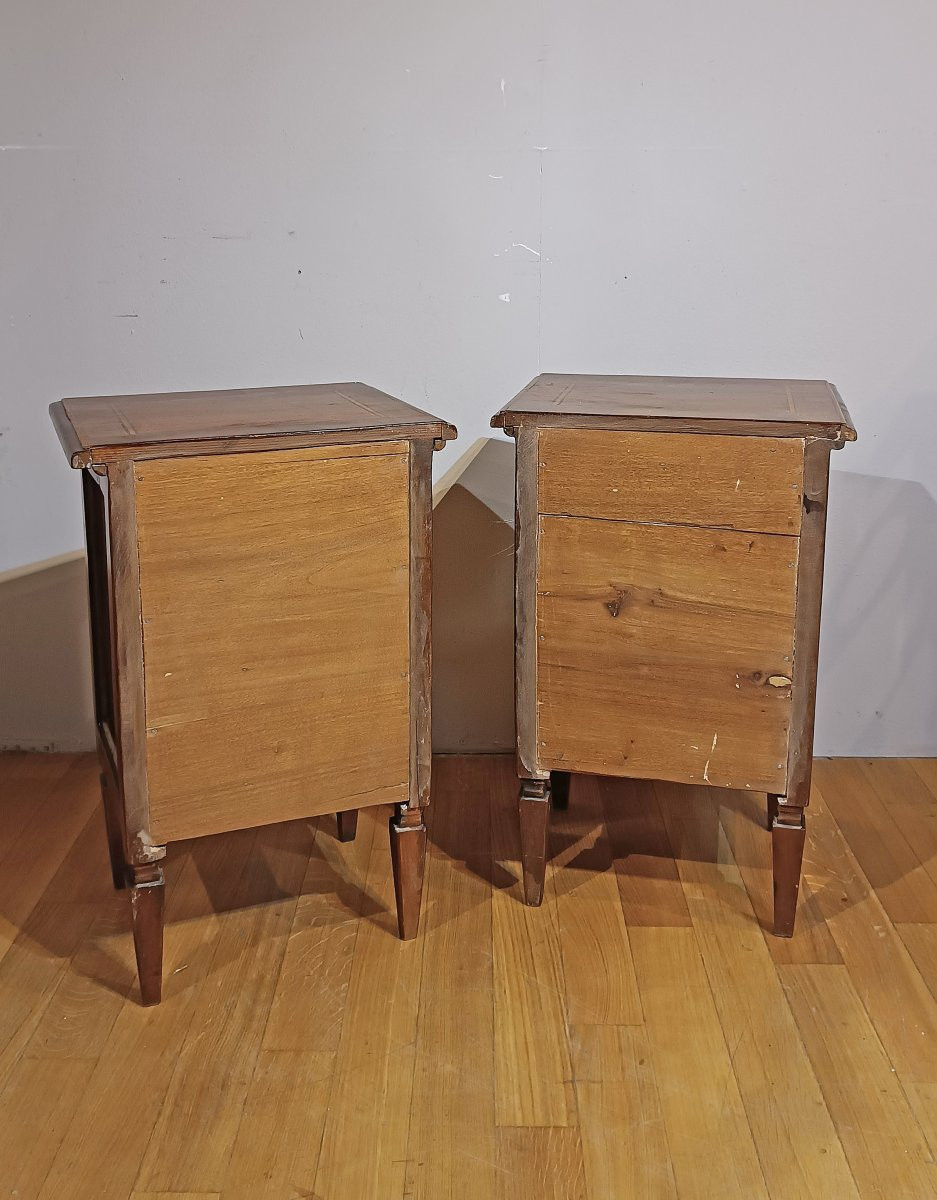 Second Half Of The 18th Century Pair Of Neoclassical Nightstands In Walnut With Inlays-photo-4