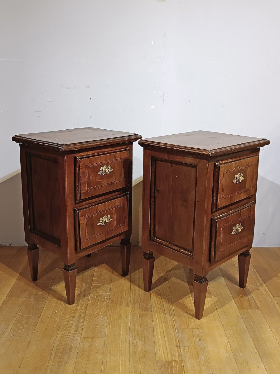 Second Half Of The 18th Century Pair Of Neoclassical Nightstands In Walnut With Inlays-photo-1