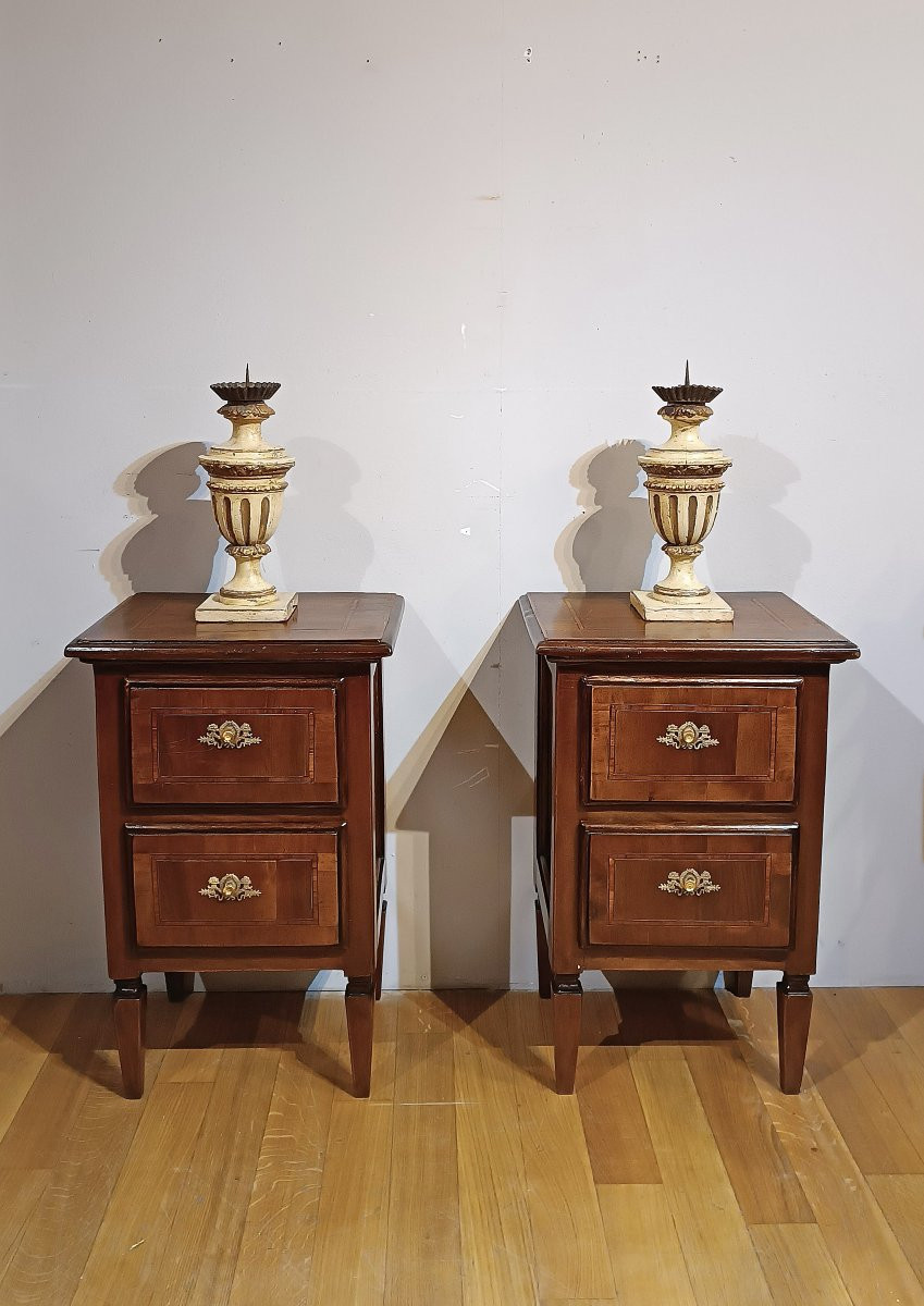 Second Half Of The 18th Century Pair Of Neoclassical Nightstands In Walnut With Inlays-photo-6