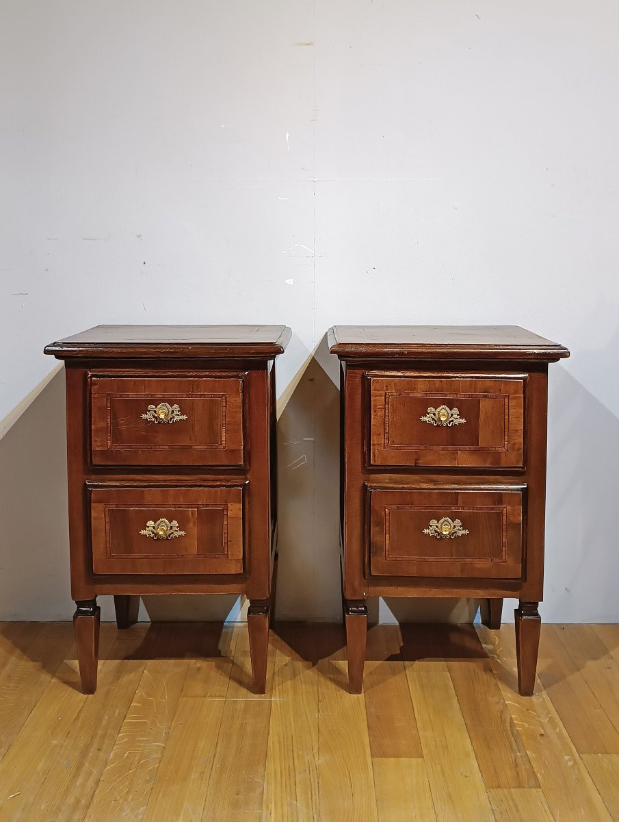 Second Half Of The 18th Century Pair Of Neoclassical Nightstands In Walnut With Inlays-photo-7