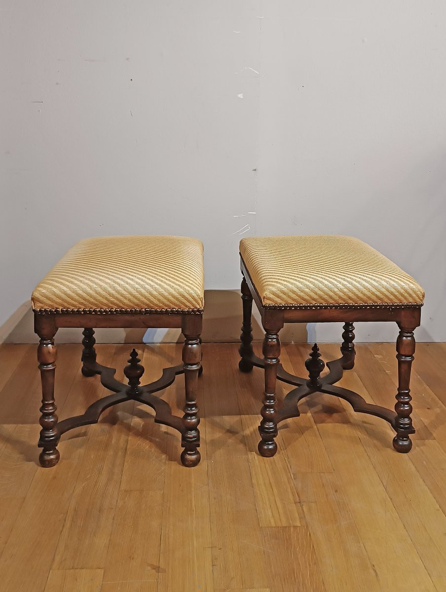 Second Half Of The 17th Century Pair Of Turned Walnut Stools-photo-3