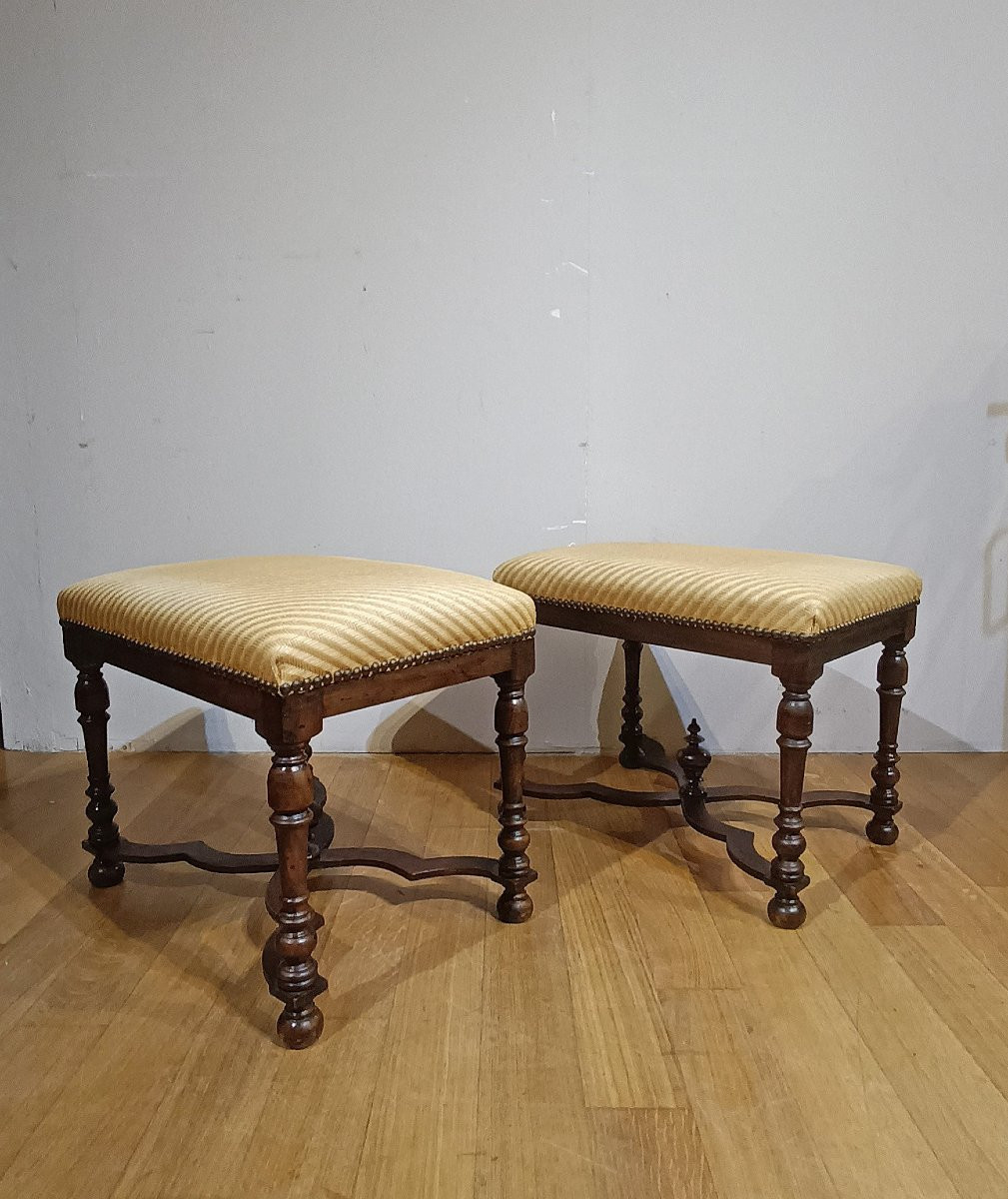 Second Half Of The 17th Century Pair Of Turned Walnut Stools-photo-4