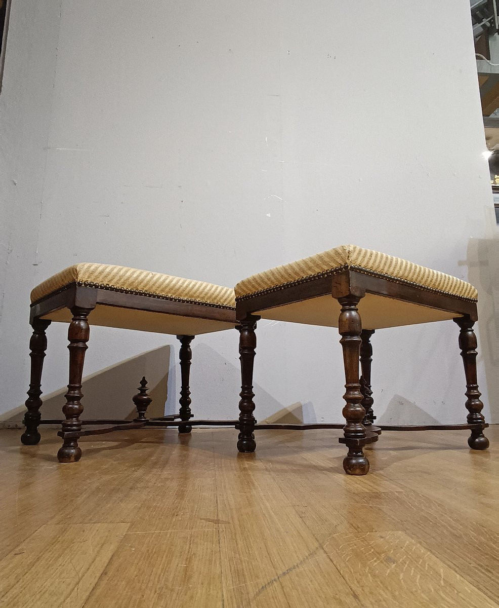 Second Half Of The 17th Century Pair Of Turned Walnut Stools-photo-5