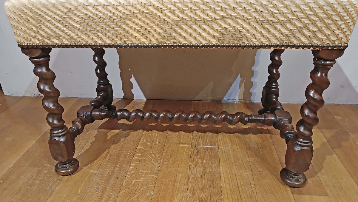 PAIRE DE TABOURETS EN NOYER SECONDE MOITIÉ DU 17ème SIÈCLE-photo-1