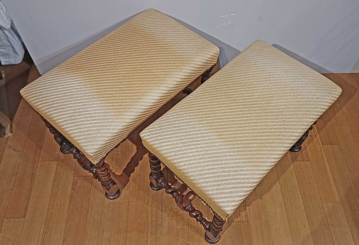 PAIRE DE TABOURETS EN NOYER SECONDE MOITIÉ DU 17ème SIÈCLE-photo-4