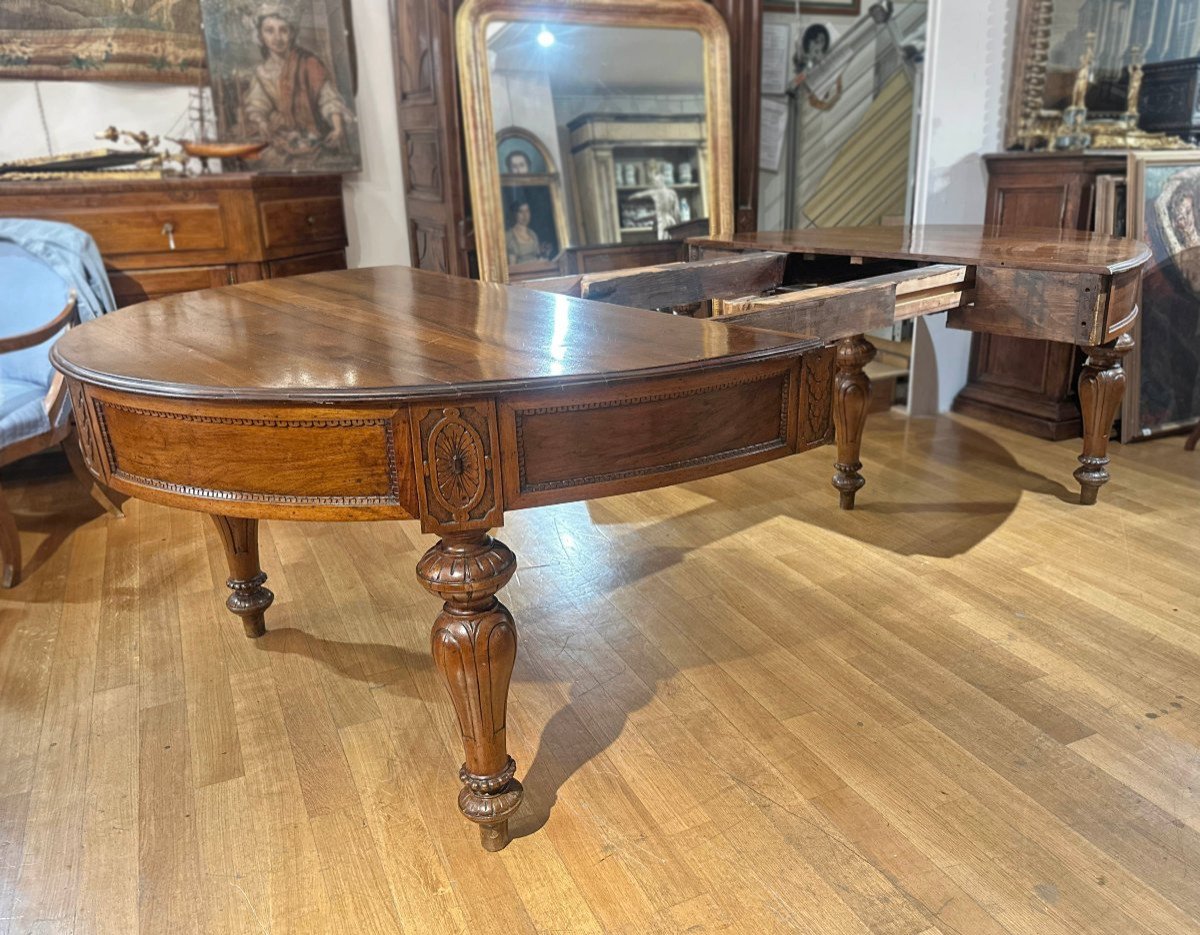 Mid-19th Century Oval Walnut Table With Carving-photo-1