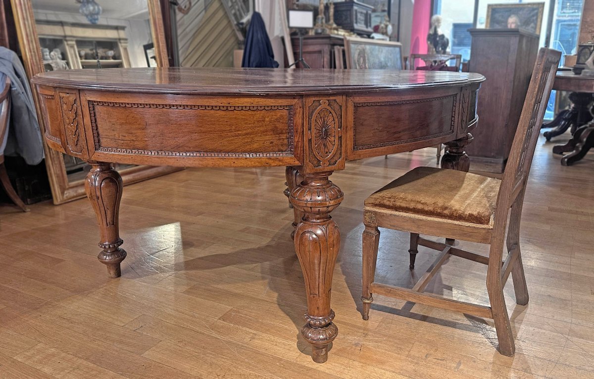 Mid-19th Century Oval Walnut Table With Carving-photo-5