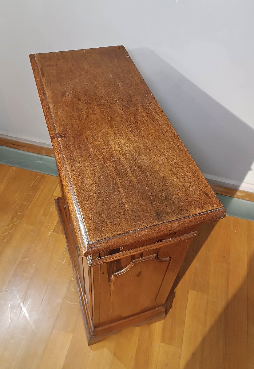 PETITE COMMODE EN NOYER BLONDE DÉBUT DU 17ème SIÈCLE-photo-3