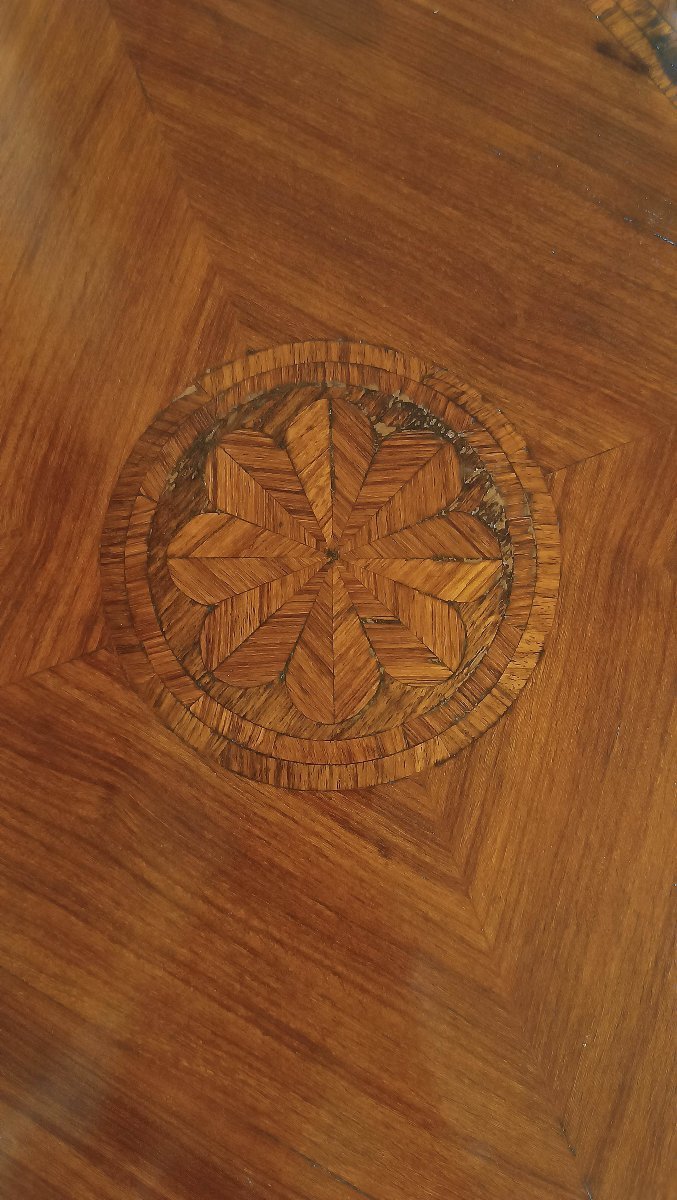 Mid-18th Century Small Sideboard With Inlays -photo-5