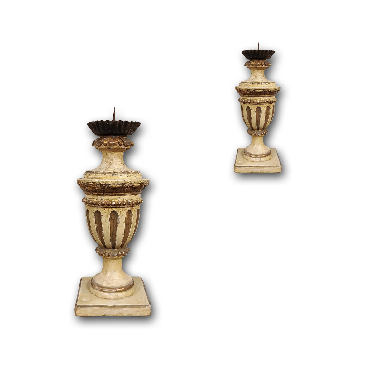 PAIRE DE CANDÉLABRES LAQUÉS ET DORÉS SECONDE MOITIÉ DU 18ème SIÈCLE