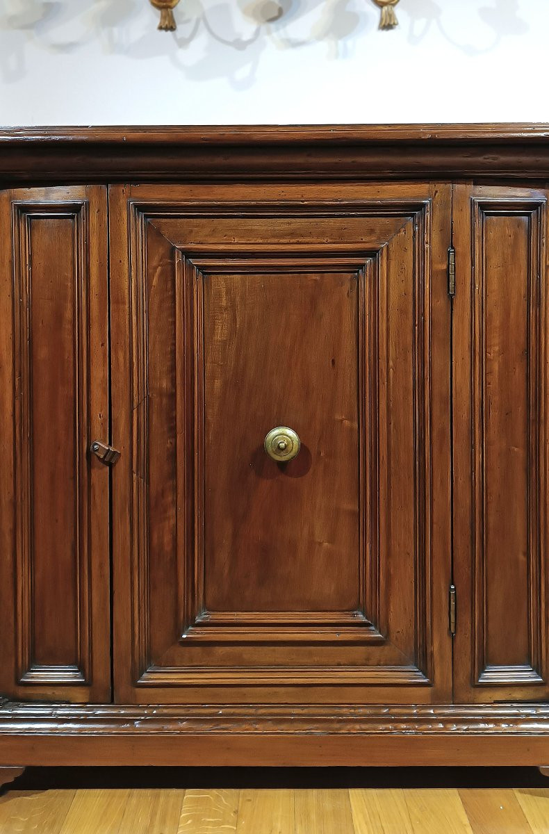Early 18th Century Solid Walnut Sideboard-photo-4